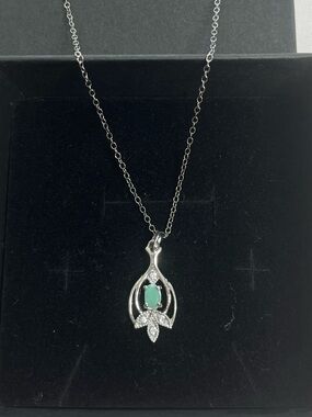 Sterling silver emerald necklace
Stamped 925